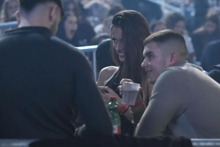 Tko je supruga Saše Matića? Lijepa Anđelija pojavila se u Areni i sve oči bile su na njoj