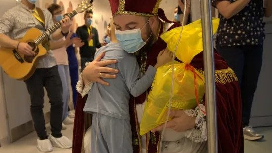 Sveti Nikola uz pomoć sportaša i vatrogasaca iznenadio najmlađe pacijente: 'Moje srce je puno'