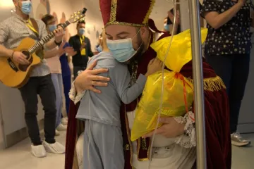 Sveti Nikola uz pomoć sportaša i vatrogasaca iznenadio najmlađe pacijente: 'Moje srce je puno'