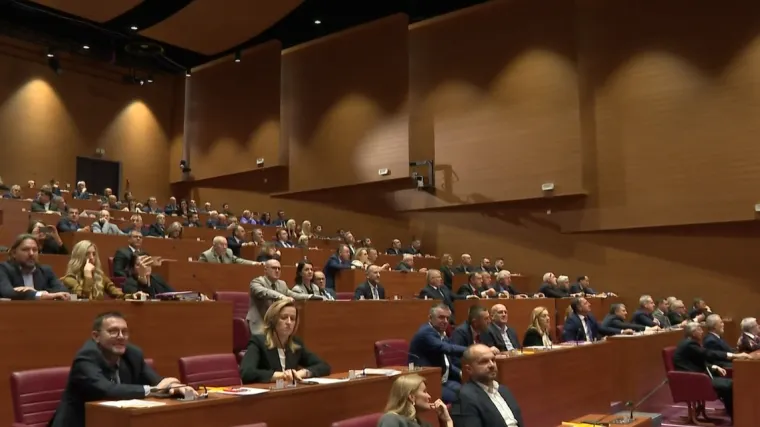 Desnica zbija redove, ljevica se 'pjeni'... Neke nove ruke sada 'mašu' za Plenkovića