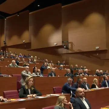 Desnica zbija redove, ljevica se 'pjeni'... Neke nove ruke sada 'mašu' za Plenkovića