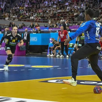 U velikoj pobjedi Crne Gore nad Srbijom, junakinja utakmice bila je golmanica rođena u Obali Bjelokosti