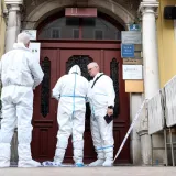 Trag krvi vodio je do 4. kata, kraj mladića su našli dva noža - cure detalji zločina u Rijeci