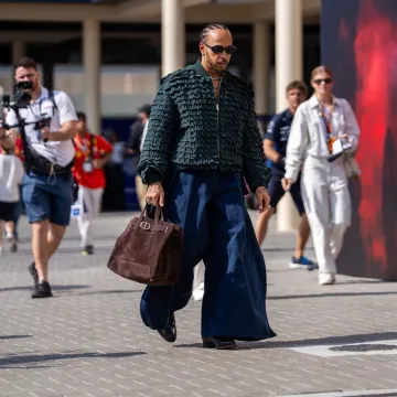 &Scaron;to je ovo! Hamilton se pojavio u posebnom outfitu i satu vrijednom vi&scaron;e od milijun dolara