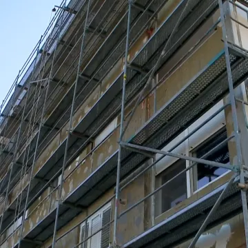 Posebna zgrada iz Opuzena: Uz novu fasadu, stolariju i krov dobiva i punionicu, pametnu klupicu...