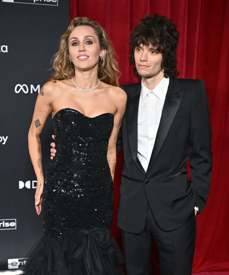 Zaručnik Miley Cyrus spavao kod mame i tate kad su počeli izlaziti: 'Sjajan je partner'