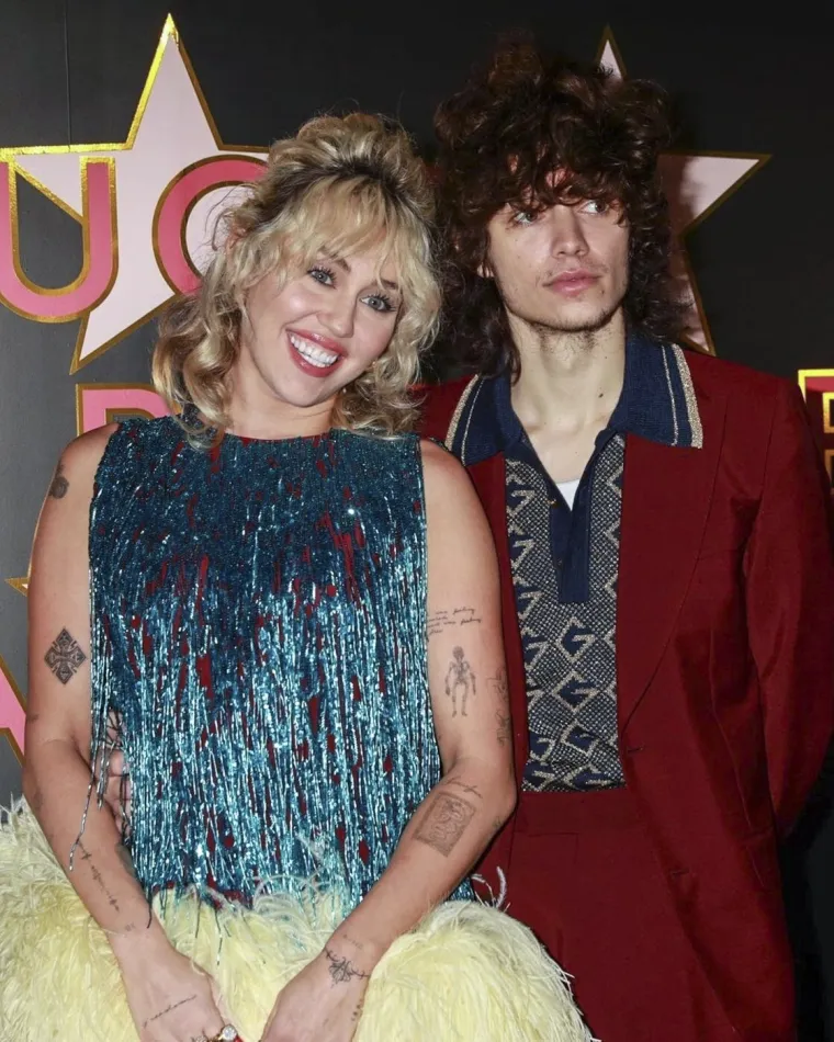 Zaručnik Miley Cyrus spavao kod mame i tate kad su počeli izlaziti: 'Sjajan je partner'