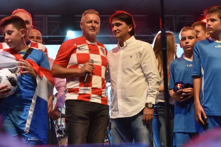 Dalić s tribina pratio Thompsonov koncert pa se javio snimkom: 'Domoljublje, ljubav, vjera...'