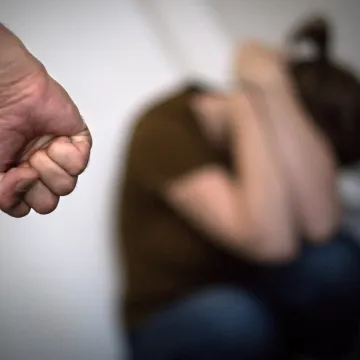 Teški napad u Vrbovcu: Muškarac (47) brutalno pretukao maloljetnicu u obiteljskoj kući