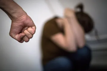 Te&scaron;ki napad u Vrbovcu: Mu&scaron;karac (47) brutalno pretukao maloljetnicu u obiteljskoj kući