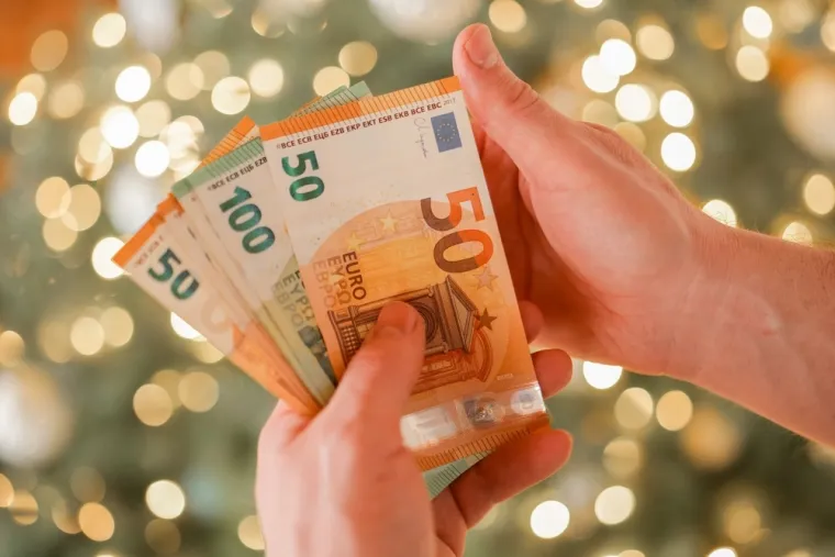 Uz ove trikove vaša će jelka privlačiti novac kao magnet: Evo kako je trebate ukrasiti