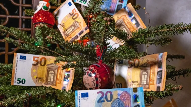 Uz ove trikove vaša će jelka privlačiti novac kao magnet: Evo kako je trebate ukrasiti