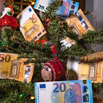 Uz ove trikove vaša će jelka privlačiti novac kao magnet: Evo kako je trebate ukrasiti