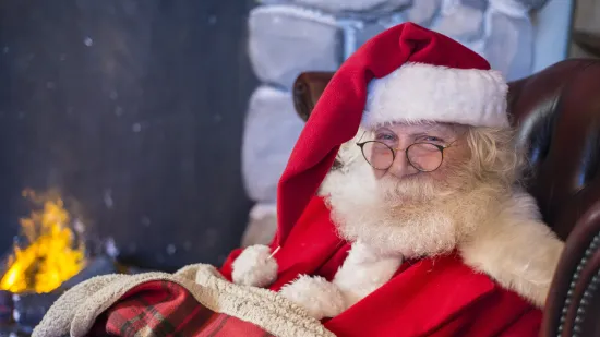 Šokantnim porukama o Djedu Mrazu ukrasio kuću, ljudi zvali policiju: 'Zlobno i odvratno'