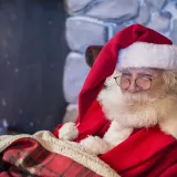 Šokantnim porukama o Djedu Mrazu ukrasio kuću, ljudi zvali policiju: 'Zlobno i odvratno'