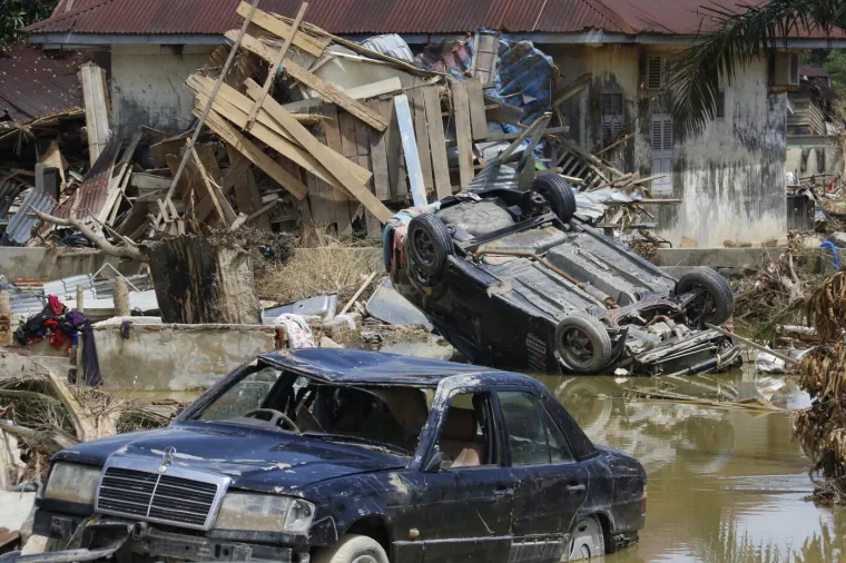 Apokaliptične scene: Poplave epskih razmjera odnijele skoro 1000 života, milijuni raseljeni