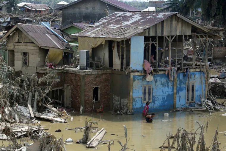 Apokaliptične scene: Poplave epskih razmjera odnijele skoro 1000 života, milijuni raseljeni