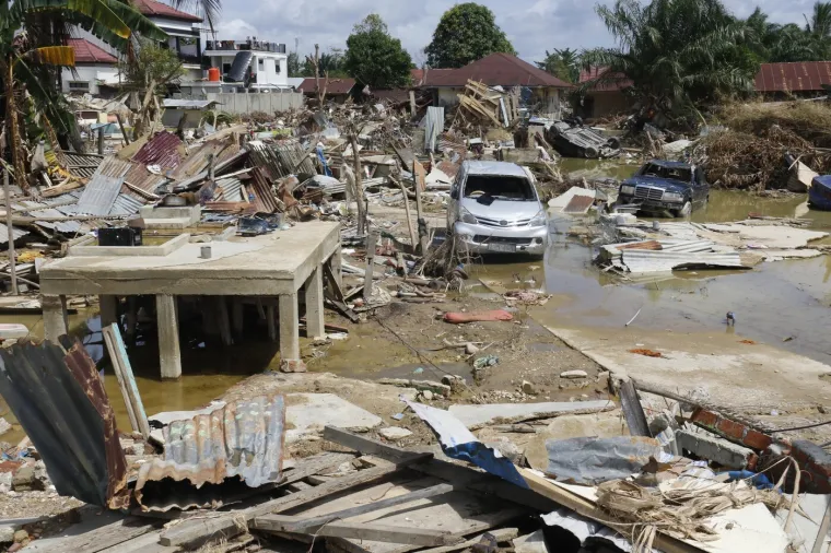 Apokaliptične scene: Poplave epskih razmjera odnijele skoro 1000 života, milijuni raseljeni