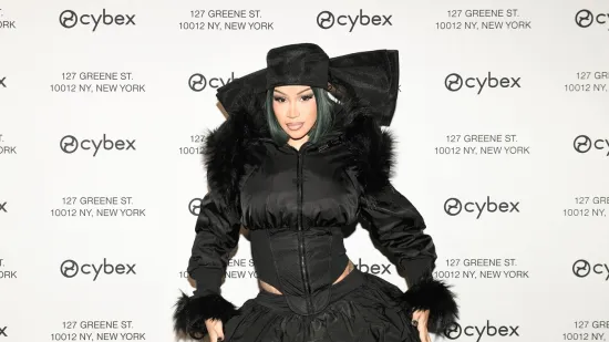 Skoro joj sve ispalo: Cardi B u izazovnoj haljini ukrala show na rođendanu partnera