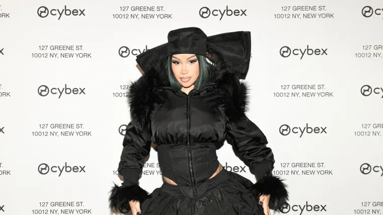 Skoro joj sve ispalo: Cardi B u izazovnoj haljini ukrala show na rođendanu partnera