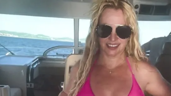 Britney objavila divlji video: Skoro skinula kupaći i priznala što joj se dogodilo na brodu
