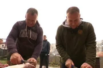 Slavonci rade punom parom, ministar toči čvarke, ali upozorenje stiže: Virus i dalje vreba