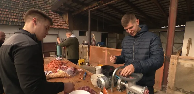 Slavonci rade punom parom, ministar toči čvarke, ali upozorenje stiže: Virus i dalje vreba