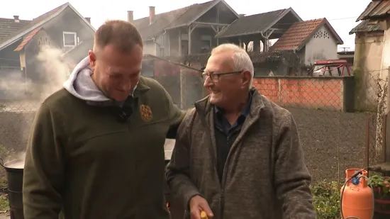 Svinja od 200 kilograma, oštar nož i uigrana ekipa. Vlajčić: 'Za dobre čvarke se suza pusti'