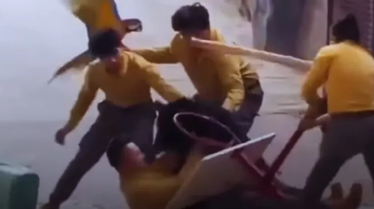 Medvjed na hoverboardu izgubio živce i nasrnuo na trenera pred publikom