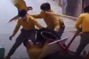 Medvjed na hoverboardu izgubio živce i nasrnuo na trenera pred publikom