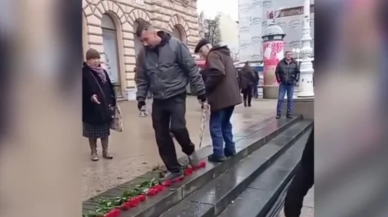 Dva dana, dva femicida, a zatim brutalnost na Trgu: Tko je muškarac koji je izgazio ruže?