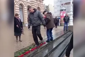 Dva dana, dva femicida, a zatim brutalnost na Trgu: Tko je muškarac koji je izgazio ruže?