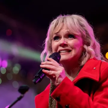 Pogledajte kako je Advent u Zadru gorio uz Tajči: Šljokičaste kombinacije i crvene kapice