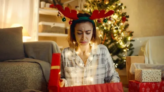Ove stvari nipo&scaron;to nemojte darivati nekome za Božić: Navodno donose nesreću i suze