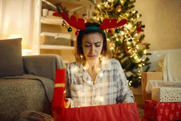 Ove stvari nipo&scaron;to nemojte darivati nekome za Božić: Navodno donose nesreću i suze