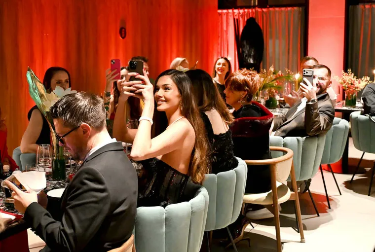 Crna haljina i rukavice: Misica Laura Gnjatović ukrala sve poglede na glamuroznom partyju