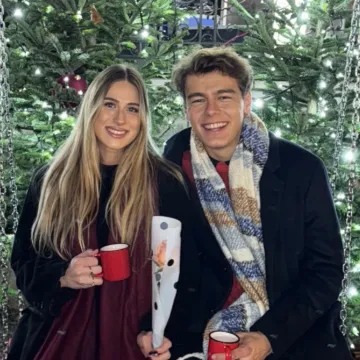 Zvijezda 'Divljih pčela' Ivan Barišić i zaručnica Monika uživali u adventskoj čaroliji Zagreba