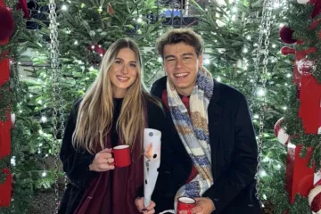 Zvijezda 'Divljih pčela' Ivan Bari&scaron;ić i zaručnica Monika uživali u adventskoj čaroliji Zagreba