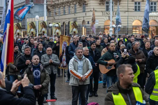 Peticiju protiv molitelja potpisalo vi&scaron;e od 40.000 ljudi! Sarnavka za Direkt: 'Očito sam pogodila trenutak'