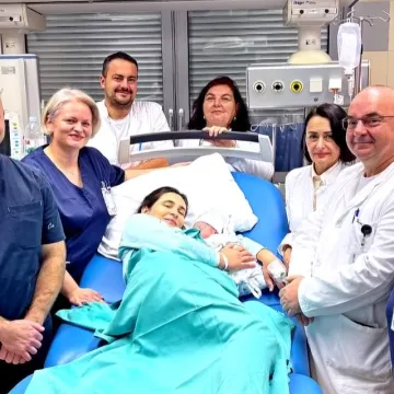 Upoznajte malenog Blaža! Nije star ni dva dana, a već je zvijezda bolnice u Zaboku