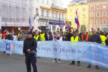 'Zašto nema peticije protiv migranata koji se klanjaju na Zrinjevcu?' Mooolim?!