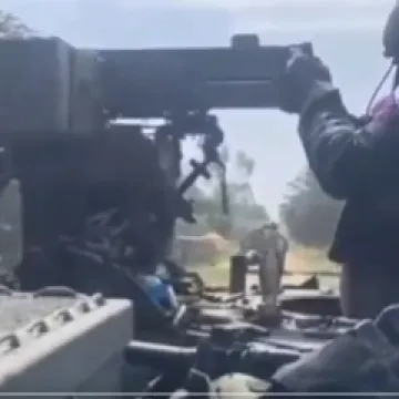 F-16 avioni bacili bombe, oklopna vozila stigla do kuća: Pristižu snimke napada