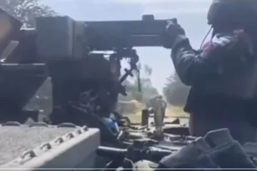 F-16 avioni bacili bombe, oklopna vozila stigla do kuća: Pristižu snimke napada