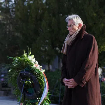 Horvatinčić stigao na Mirogoj i odao mu počast: Pogledajte kome je položio svijeće na grob