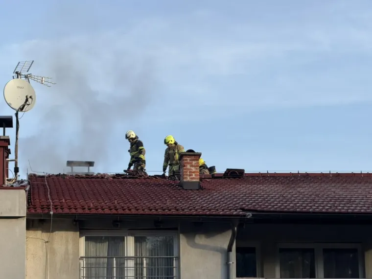 Gori Dom za starije u Karlovcu: Požar iz dimnjaka brzo se proširio