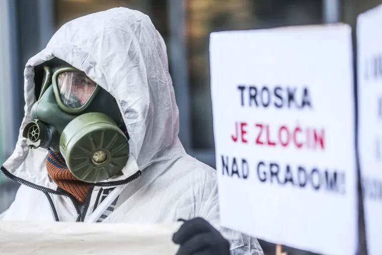 Gas maske usred Zagreba, ljudi stigli pred Ministarstvo: 'Zločin nad gradom'