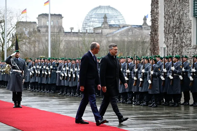 Plenković na crvenom tepihu s Merzom: Pogledajte kako su ga Nijemci primili