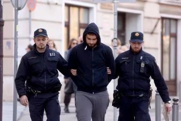 Djevojku ubo nožem 30-ak puta, navodno je čuo 'unutarnji glas da učini nešto...'