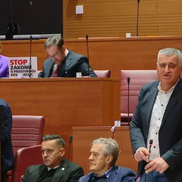 Bura u Saboru zbog Bačićevog zakona: 'Ovo je švedski stol mafiji i interesnim skupinama'