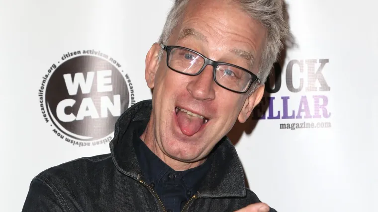 Šokantna snimka: Poznati komičar se predozirao? Nepomično ležao na stepenicama